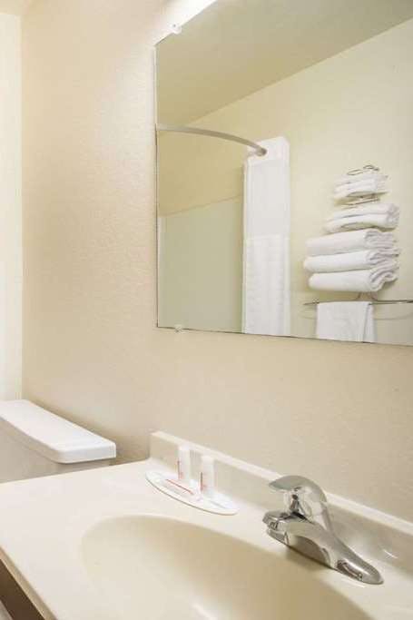 Hotel Super 8 Harlingen TX photo 4