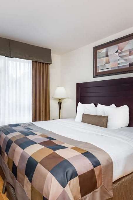 Hotel Wingate by WY LaGrange photo 1