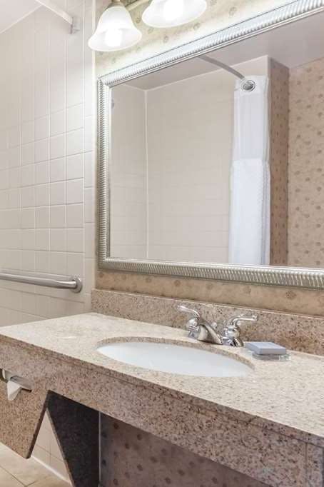 Hotel Wingate by WY LaGrange photo 4