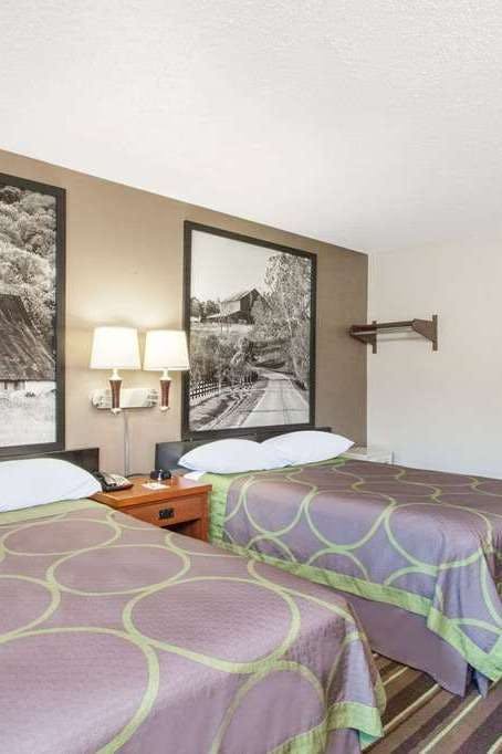 Hotel Super 8 by Wyndham Richlands/Claypool Hill Area photo 2