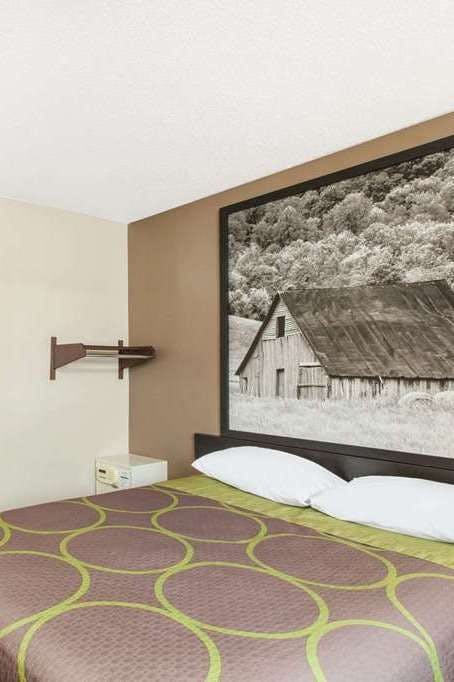 Hotel Super 8 by Wyndham Richlands/Claypool Hill Area photo 1