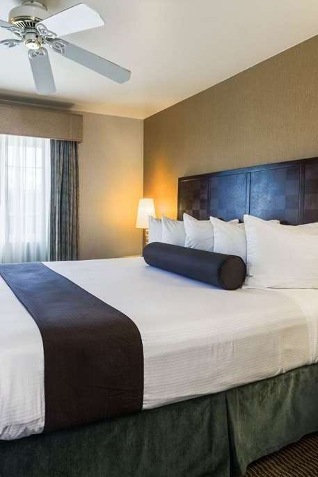 Hotel Ramada by Wyndham Costa Mesa/Newport Beach photo 1