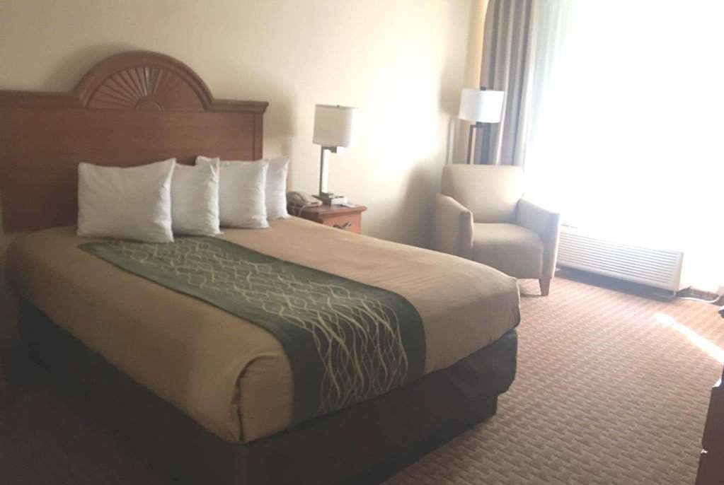 Hotel Super 8 by Wyndham Great Bend photo 3