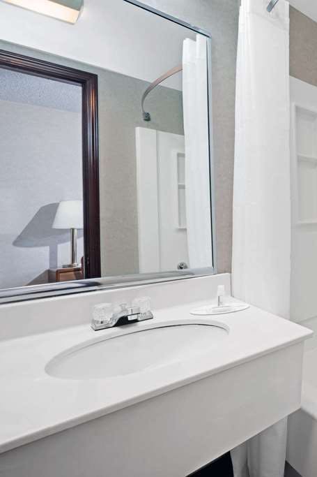 Hotel Super 8 by Wyndham Kenmore/Buffalo/Niagara Falls Area photo 5