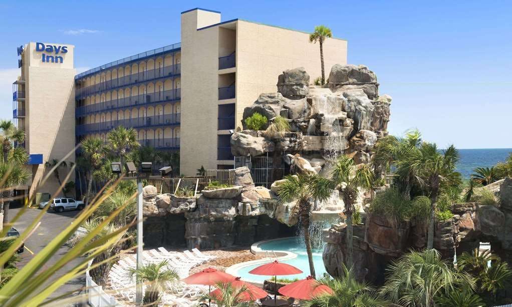 Days Inn by Wyndham Panama City Beach/Beachfront Resort
