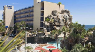 Days Inn by Wyndham Panama City Beach/Beachfront Resort