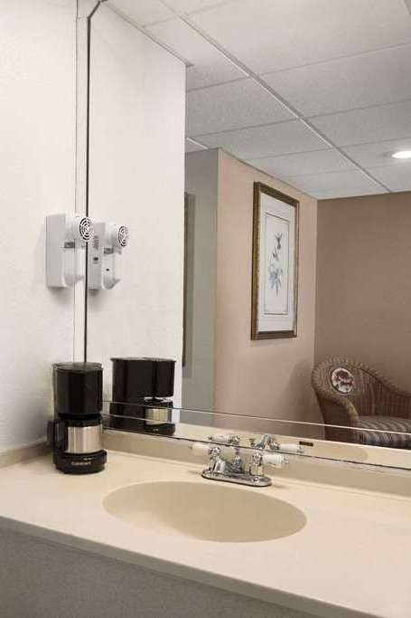 Hotel Days Inn by Wyndham Panama City Beach/Beachfront Resort photo 5