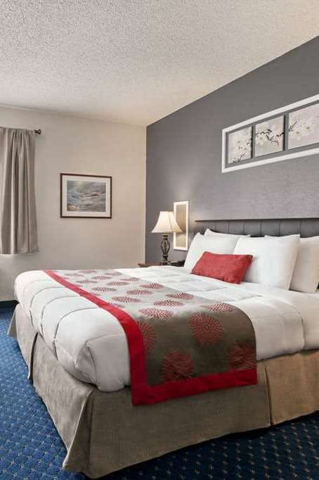 Hotel Ramada by Wyndham Arcata photo 1