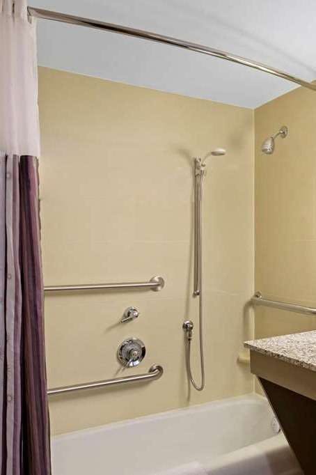 Hotel La Quinta Inn & Suites by Wyndham Springfield MA photo 4