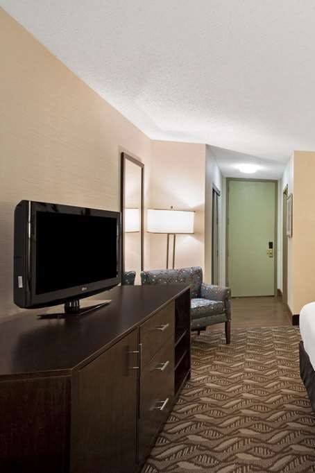 Hotel La Quinta Inn & Suites by Wyndham Springfield MA photo 3