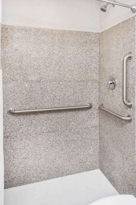 Hotel Baymont by Wyndham Delavan Near Lake Geneva photo 5