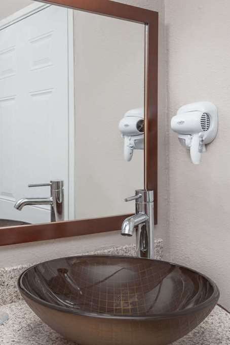 Hotel Baymont by Wyndham Delavan Near Lake Geneva photo 4