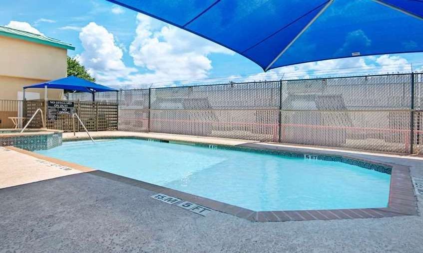 Days Inn by Wyndham San Antonio Airport