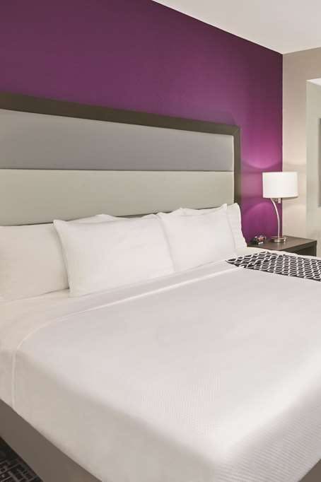 Hotel La Quinta Inn & Suites by Wyndham Springfield IL photo 1