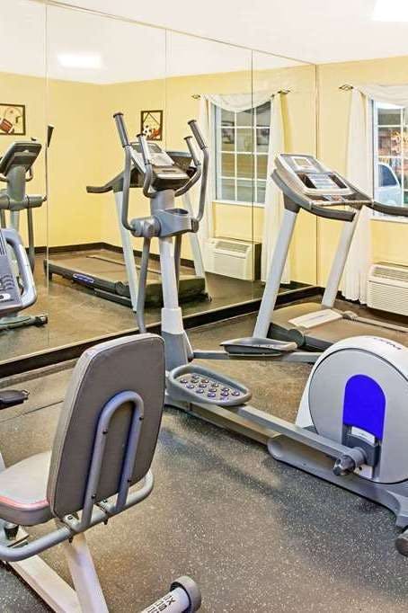 Hotel Days Inn Suites Terre Haute photo 3