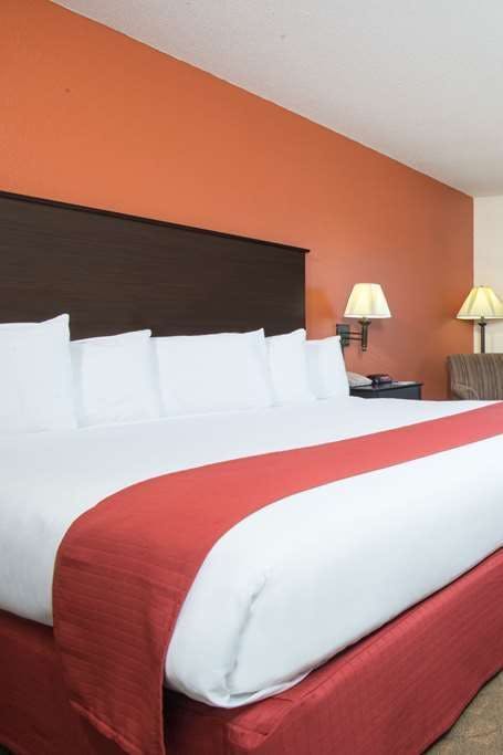 Hotel AmericInn by Wyndham Ames photo 1