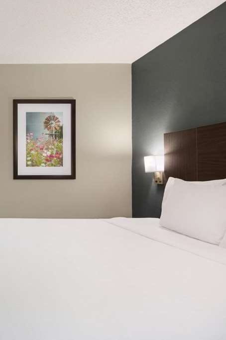 Hotel Baymont by Wyndham Wilmington photo 1