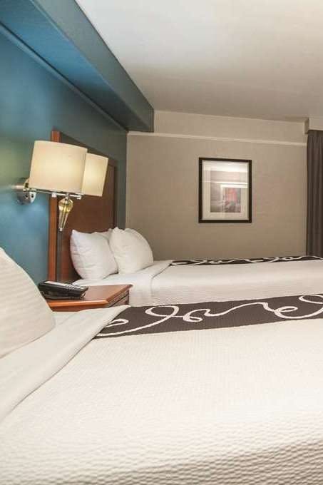 Hotel La Quinta Inn by Wyndham San Antonio Brooks City Base photo 2