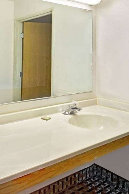 Hotel Super 8 Canonsburg PA photo 4