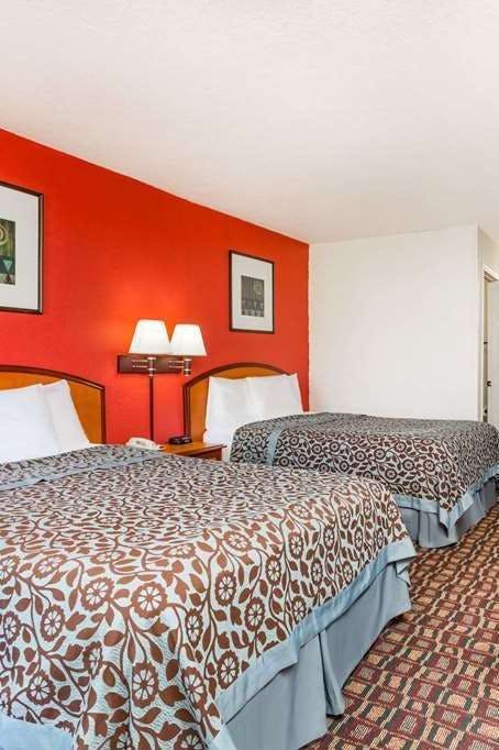 Hotel Days Inn by Wyndham Augusta Wheeler Road photo 2