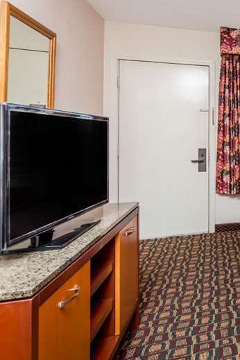 Hotel Days Inn by Wyndham Augusta Wheeler Road photo 4