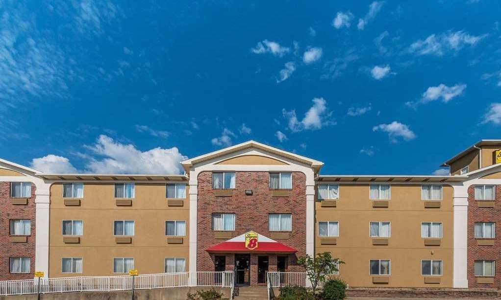 Super 8 by Wyndham Denton