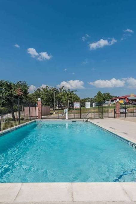 Hotel Super 8 by Wyndham Denton photo 5