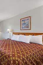 Hotel Super 8 by Wyndham Denton photo 1