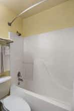 Hotel Super 8 by Wyndham Denton photo 4