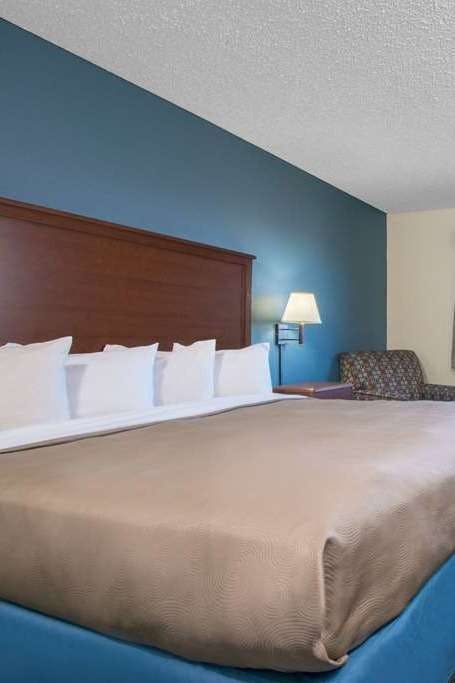 Hotel AmericInn by Wyndham Windsor Ft. Collins photo 1