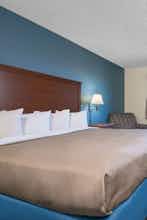 Hotel AmericInn Windsor photo 1