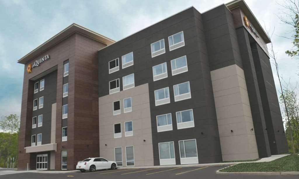 La Quinta Inn & Suites by Wyndham Buffalo Amherst