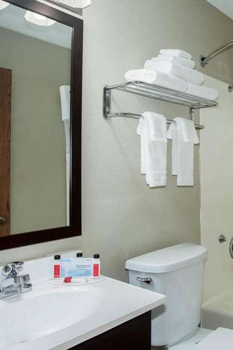 Hotel Travelodge by Wyndham Wahpeton Event Center photo 4