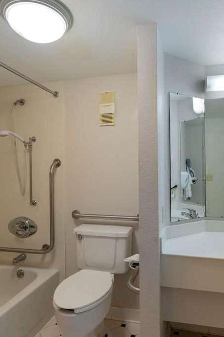 Hotel La Quinta Inn by Wyndham Cheyenne photo 4