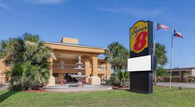 Super 8 by Wyndham Corpus Christi