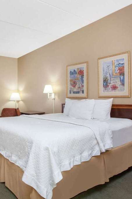 Hotel Days Inn by Wyndham Statesboro photo 2