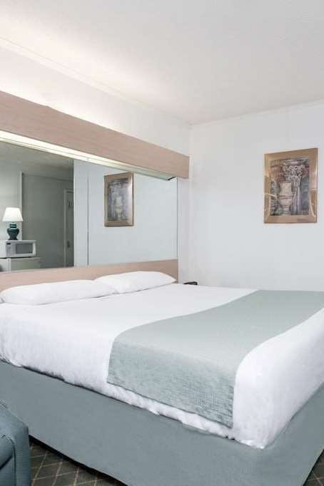 Hotel Microtel Inn & Suites by Wyndham Athens photo 2