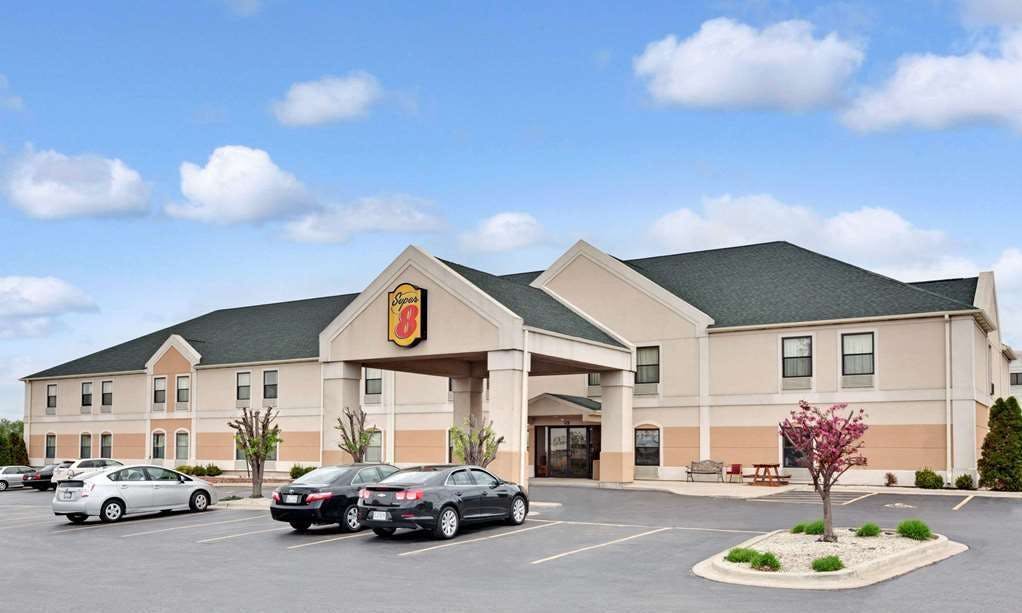 Super 8 by Wyndham Hampshire IL