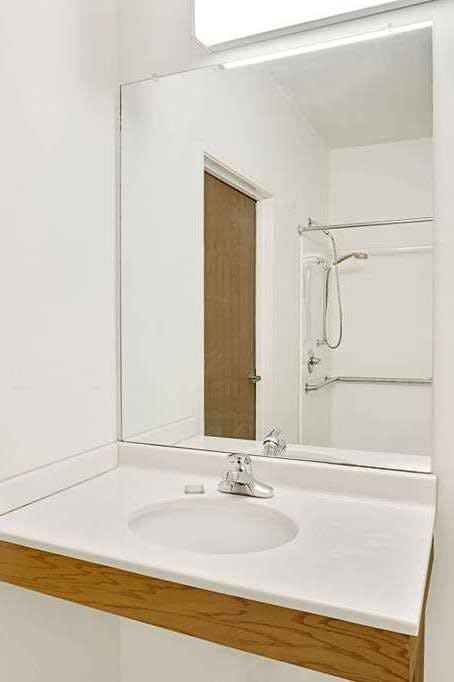 Hotel Super 8 by Wyndham Hampshire IL photo 5