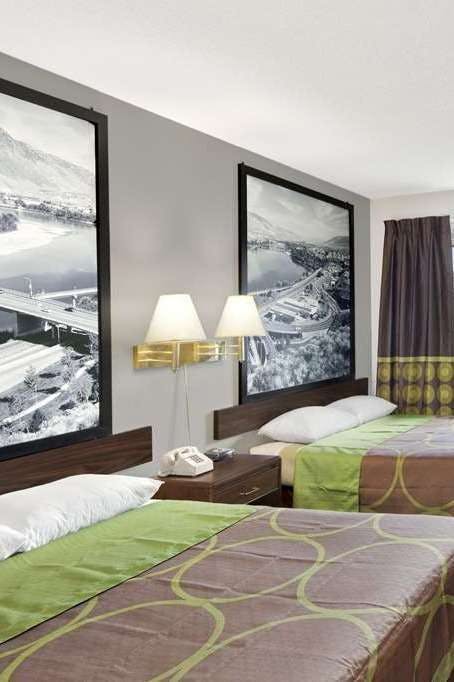 Hotel Super 8 by Wyndham Kamloops East photo 3