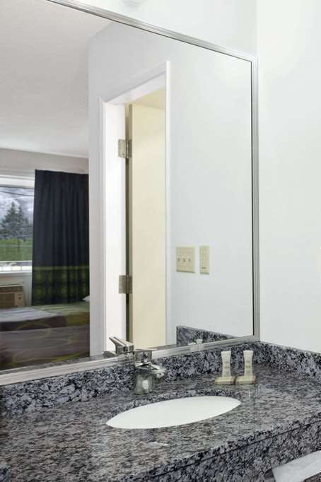 Hotel Super 8 by Wyndham Kamloops East photo 5