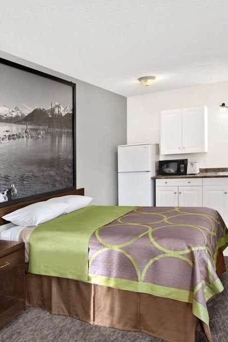 Hotel Super 8 by Wyndham Kamloops East photo 2