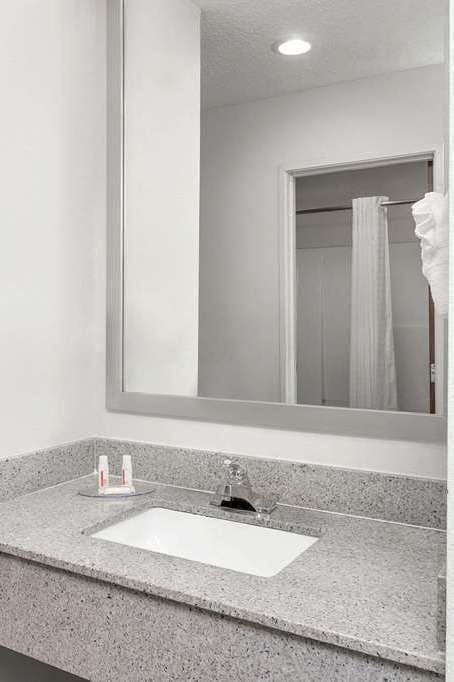 Hotel Howard Johnson by Wyndham Scott Lafayette photo 3