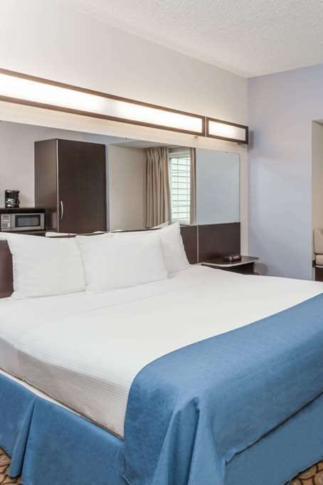 Hotel Microtel Inn & Suites by Wyndham Elkhart photo 1