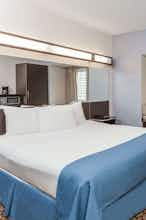 Hotel Microtel Inn & Suites by Wyndham Elkhart photo 1