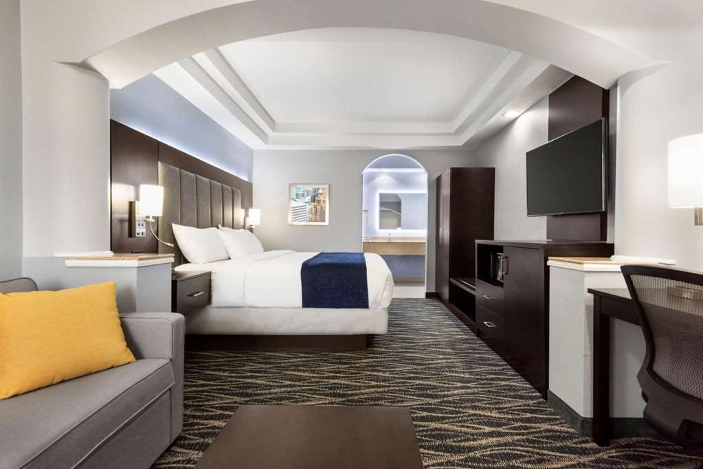 Hotel Days Inn & Suites by Wyndham Houston Hobby Airport photo 2