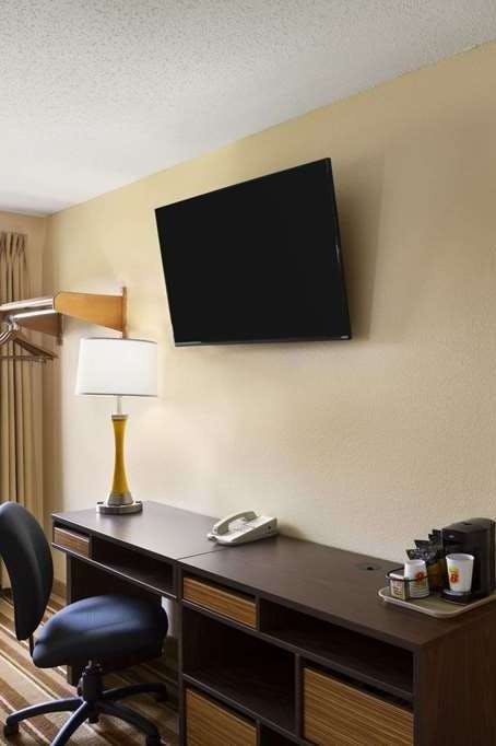 Hotel Super 8 Mattoon IL photo 5