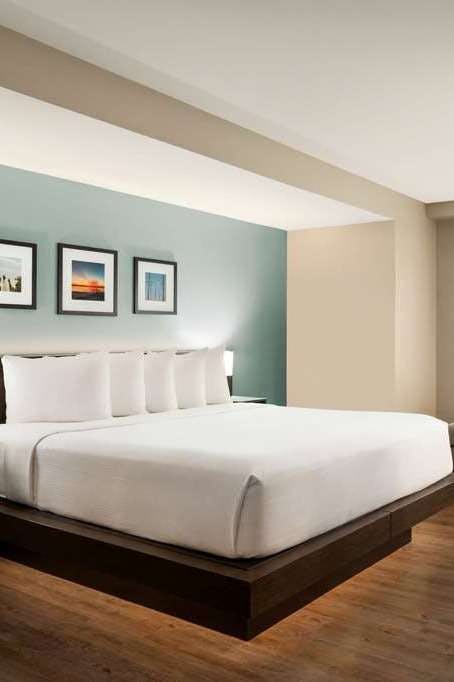 Hotel Wyndham Newport photo 1