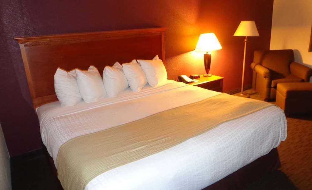 Hotel AmericInn Marshall photo 4