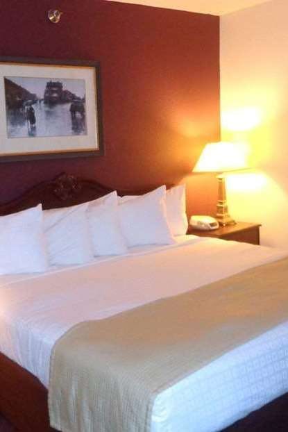 Hotel AmericInn Marshall photo 2